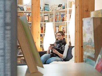 Die Stadtbibliothek könnte noch mehr zu einem Treffpunkt und Ort der Entspannung werden. Foto: Archiv/Arkadius Guzy