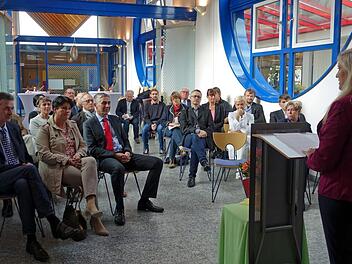 Staatsministerin Melanie Huml (rechts) würdigte in ihrer Rede das Engagement der Karl-Wagner-Stiftung mit Karl Wagner, Ute Seitz und Jürgen Rößler (von links).  gg