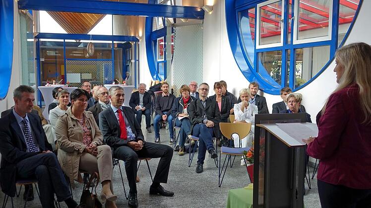 Staatsministerin Melanie Huml (rechts) würdigte in ihrer Rede das Engagement der Karl-Wagner-Stiftung mit Karl Wagner, Ute Seitz und Jürgen Rößler (von links).  gg