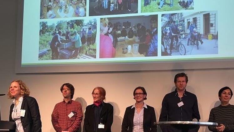 Die N&uuml;sttaler B&uuml;rgermeisterin Marion Frohnapfel (Vierte von links) pr&auml;sentierte "gemeinsam aktiv" in Berlin.  Foto: Antje Voll