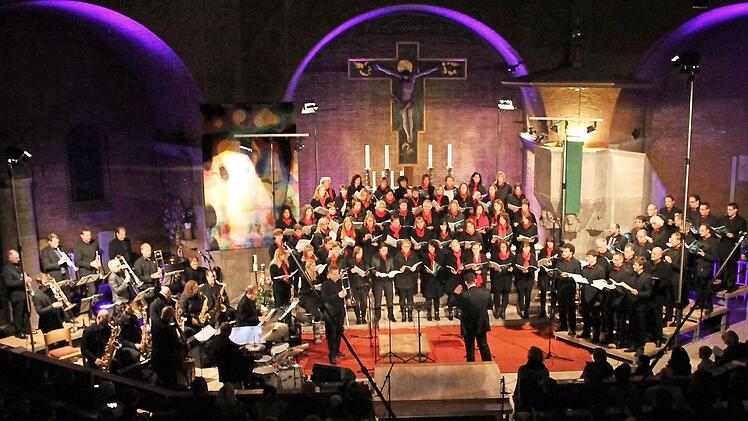 Duke Ellingtons "Sacred Concert" führen der Chor "Chorissima" aus Gundelsheim und das Blue-Train-Orchestra der Städtischen Musikschule Bamberg zweimal auf. Foto: p