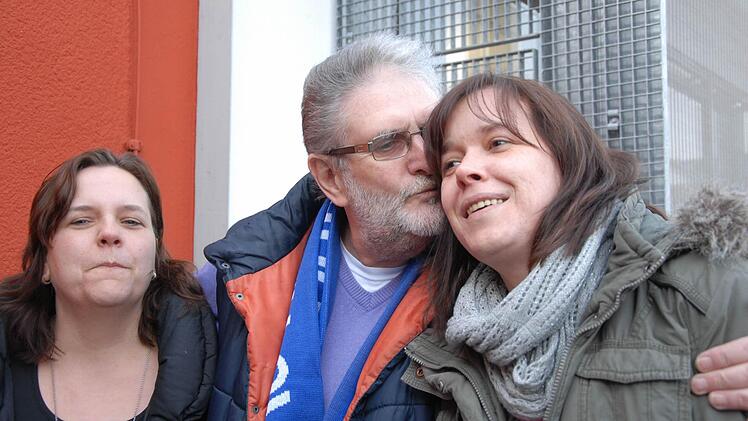KCH-Vorsitzender Gerd Engert setzt zum Küsschen an.