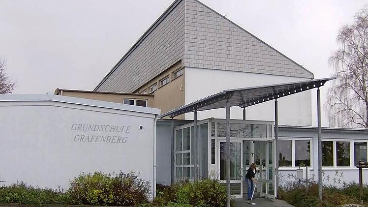 Bürgermeister Nekolla will die Zukunft der örtlichen Grundschule sichern.  Foto: Petra Malbrich