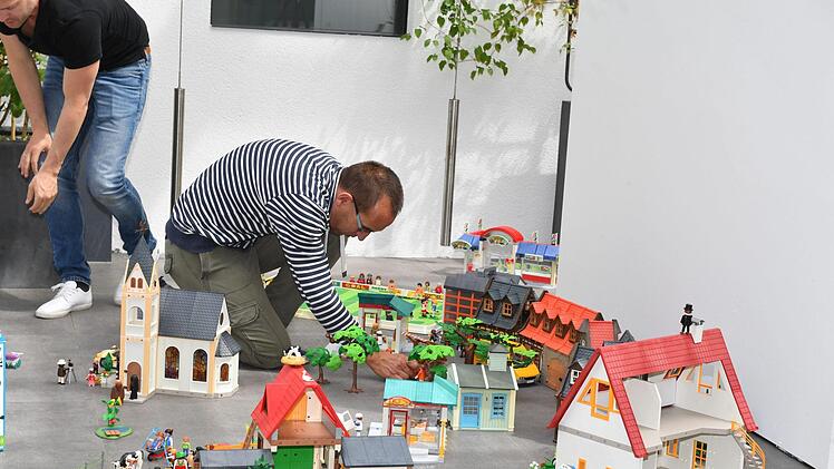 Weil sich das perfekte Dorf in Franken nicht so leicht finden lässt, haben wir es aus Playmobil selbst gebaut.