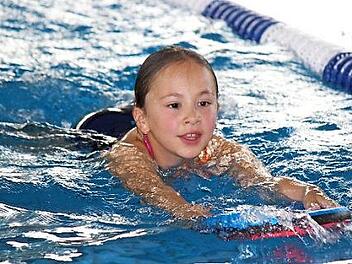Kleine Schwimmer k&ouml;nnen am n&auml;chsten Sonntag das "Seepferdchen"-Abzeichen erwerben.  Foto: BRK-Wasserwacht