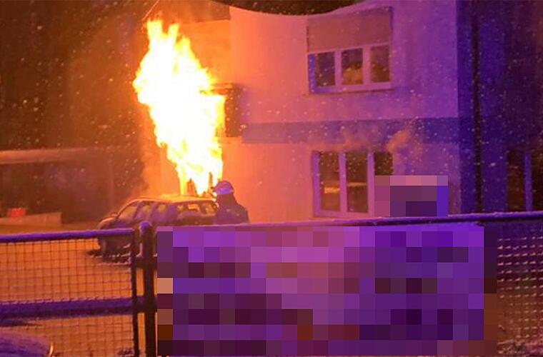 Feuer in Wohnhaus in Hof ausgebrochen: Zwei Bewohner erleiden