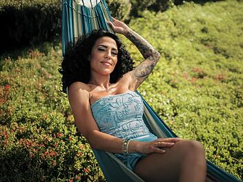 Sie ist die neue Single-Frau von "Make Love Fake Love": Elena Miras will die Männer testen.