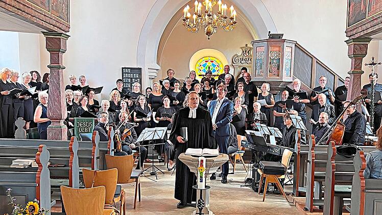 &bdquo;Oh fr&ouml;hliche Stunden, welch herrliche Zeit&ldquo;: Die Kantorei Ha&szlig;berge kam zu Besuch nach Memmelsdorf.Wolfgang Aull