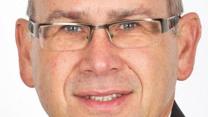 Die Familie Kukuk aus Eltingshausen hat einen der vier Stolpersteine im Wert von 120 Euro bezahlt. "Wir interessieren uns schon lange für das jüdische Leben in unserer Heimat, denn mit der Vernichtung der Juden ging ein ganzes Stück Kultur in Deutschland verloren", begründet Andreas Kukuk die Entscheidung. Die Familie habe einen Beitrag dazu leisten wollen, dass die Menschen nicht vergessen werden. "Wir haben eine geerbte Verantwortung den folgenden Generationen gegenüber. Gerade deshalb habe...