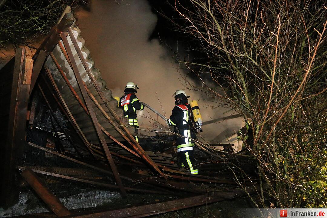 Großeinsatz: Scheunenbrand in Seigendorf