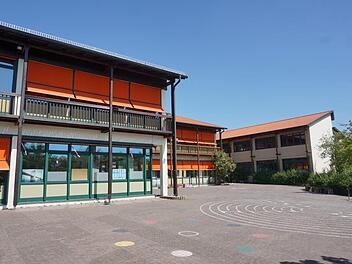 Im Sandberger Schulgebäude ist die Montessori-Schule Rhön-Saale derzeit  untergebracht. Allerdings hat die Gemeinde nun den Mietvertrag zum Ende  des nächsten Schuljahres gekündigt.  Marion Eckert