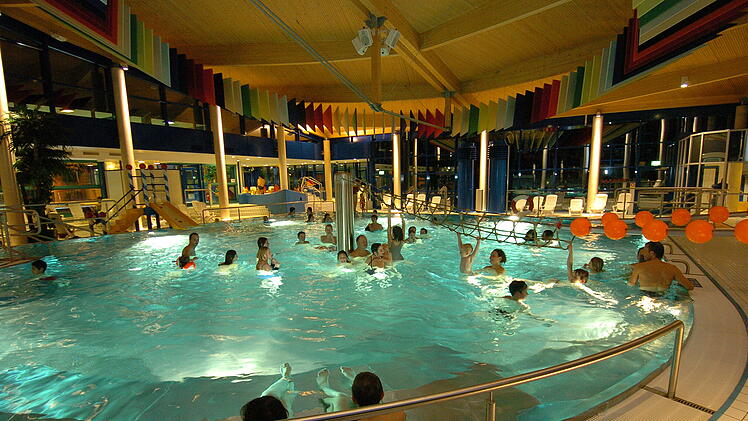 Coburg: Erlebnisbad Aquaria senkt Wassertemperatur - Schwimmbäder in der Energiekrise