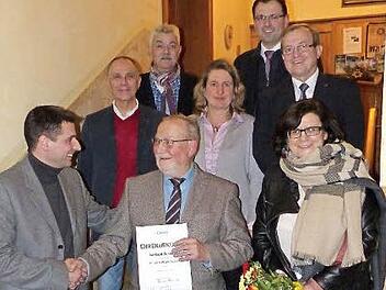 Langjährige Mitglieder der Marktleugaster Christsozialen wurden beim Jahresauftakt geehrt. Von links: Ortsverbandsvorsitzender Marc Hartenberger, Bürgermeister Franz Uome (30 Jahre), Klaus Witzgall (10), Norbert Schmidt (55), stellvertretende Kreisvorsitzende Doris Leithner-Bisani, MdL Martin Schöffel, Oswald Purucker (30) und Margareta Schoberth (15). Foto: Klaus-Peter Wulf