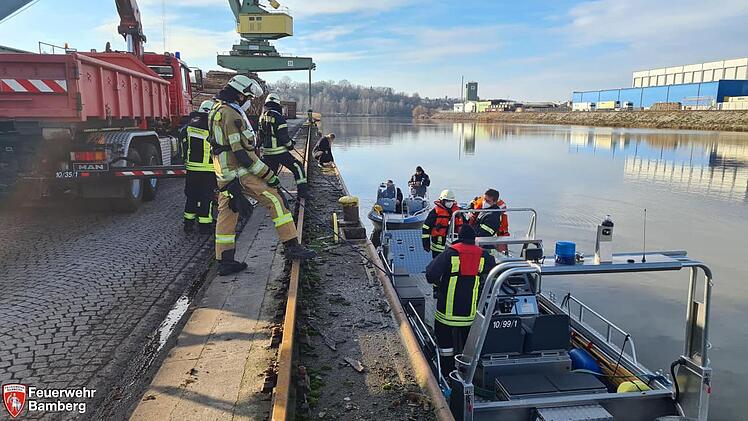 Bamberg: Feuerwehreinsatz im Hafen - Größere Verschmutzung entdeckt
