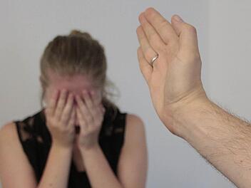 Ein Unbekannter hat in einem Discounter in Coburg eine Frau beleidigt, Geld von ihr gefordert und ihr eine Ohrfeige verpasst. Symbolfoto: Sarah Seewald