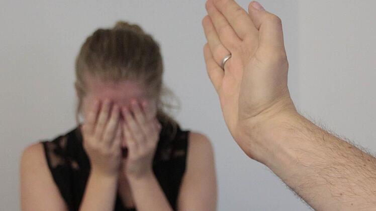 Ein Unbekannter hat in einem Discounter in Coburg eine Frau beleidigt, Geld von ihr gefordert und ihr eine Ohrfeige verpasst. Symbolfoto: Sarah Seewald