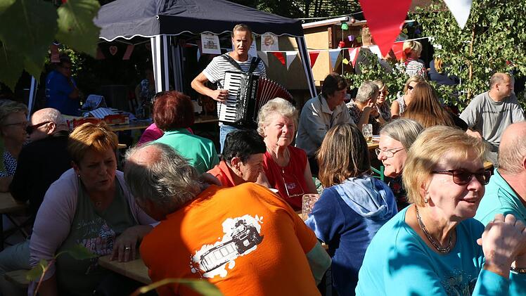 Biergarten und eine flotte Musik - was will man mehr? Foto: Susanne Deuerling