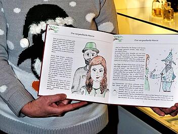 Sabine Thalmeyer hat ihr Märchenbuch sogar eigens mit kolorierten Zeichnungen versehen. Foto: Gerd Fleischmann