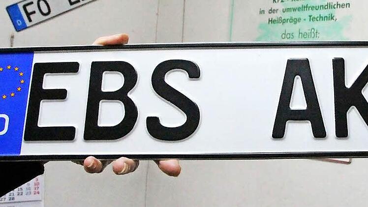 Lokalpatriotismus pur. Die ersten haben sich bereits ihr Ebermannstadter Autokennzeichen reservieren lassen.  Foto: Josef Hofbauer