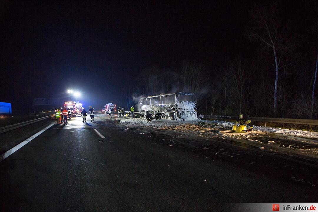 Reisebus auf der A3 ausgebrannt