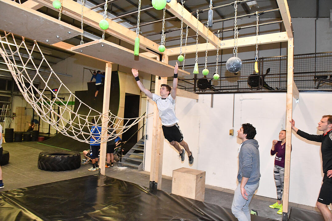 Franken-Ninjas - Drei Sportler aus der Region testen die Hindernis-Sporthalle "Warriors Luck" in Erlangen