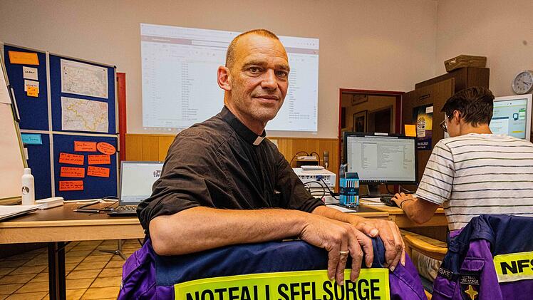 Albi Roebke ist evangelischer Pfarrer und Notfallseelsorger in Bonn und im Kreis Rhein-Siegen.