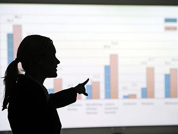 In Politik und Wirtschaft sind Frauen in Führungspositionen noch immer unterrepräsentiert. Foto: T. Kleinschmidt, dpa