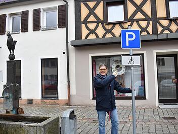 Christian Hübners Verein hilft Menschen mit körperlicher Beeinträchtigung, ein selbstbestimmtes Leben zu führen. Der gebürtige Ebermannstadter ist vor fünf Jahren nach Gräfenberg gezogen, wo auch dieses Bild entstand. Foto: Petra Malbrich
