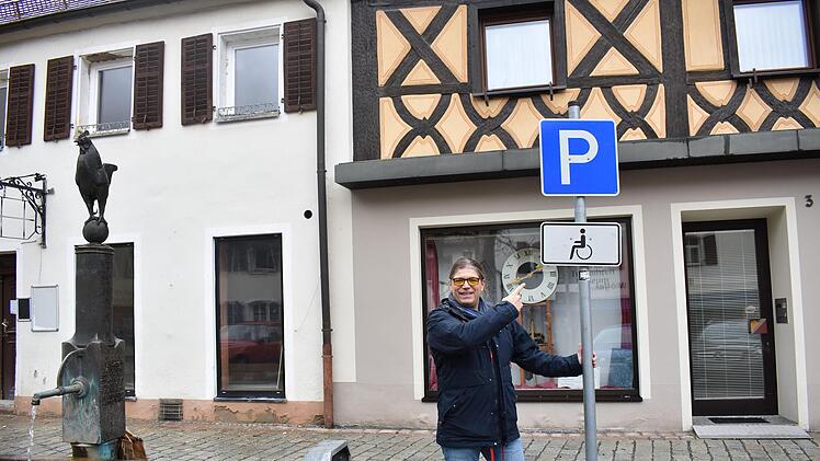 Christian Hübners Verein hilft Menschen mit körperlicher Beeinträchtigung, ein selbstbestimmtes Leben zu führen. Der gebürtige Ebermannstadter ist vor fünf Jahren nach Gräfenberg gezogen, wo auch dieses Bild entstand. Foto: Petra Malbrich
