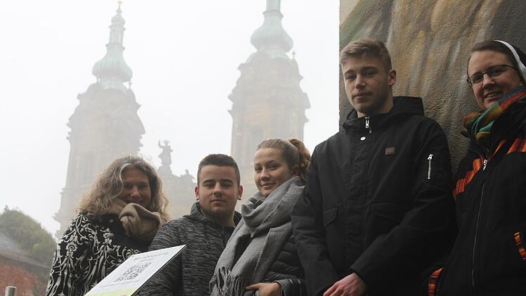 Das Team hinter dem Projekt (von links): Lehrerin Claudia Losgar, die Schüler Nicolas Popp, Laura Berthold und Leonard Zürker und Schwester Katharina. Franziska Lanuschni fehlte krankheitsbedingt. Jann Weckel