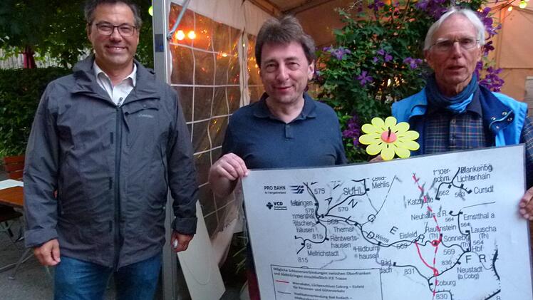 Die Hauptakteure beim Informationsabend zum Thema "Bahnlückenschluss" (von links): Rainer Möbus, Gerd Weibelzahl, Dr. Thomas Kreisler Foto: Lothar Weidner