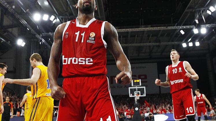 Brad Wanamaker lässt die Muskeln spielen - bleibt der beste Offensivspieler der Liga den Brose Baskets treu?