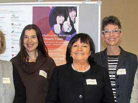 115 Frauen aus Unterfranken trafen sich in W&uuml;rzburg zum zweiten Aktionstag "Frauen in die Politik". Mit dabei aus dem Landkreis Ha&szlig;berge waren (von rechts): die Gleichstellungsbeauftragte des Landkreises, Christine St&uuml;hler, Barbara Schweinfest, B&uuml;rgermeisterin Gertrud B&uuml;hl, Wilma Frey, Kreisr&auml;tin Sabine Weinbeer und Sonja M&uuml;ller.  Foto: privat