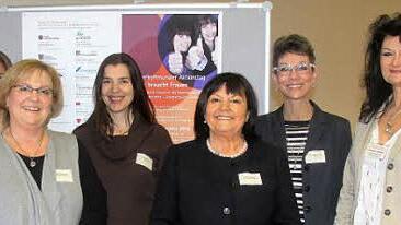 115 Frauen aus Unterfranken trafen sich in W&uuml;rzburg zum zweiten Aktionstag "Frauen in die Politik". Mit dabei aus dem Landkreis Ha&szlig;berge waren (von rechts): die Gleichstellungsbeauftragte des Landkreises, Christine St&uuml;hler, Barbara Schweinfest, B&uuml;rgermeisterin Gertrud B&uuml;hl, Wilma Frey, Kreisr&auml;tin Sabine Weinbeer und Sonja M&uuml;ller.  Foto: privat