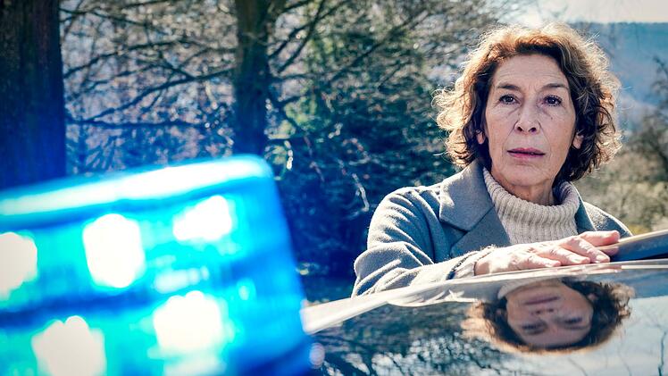 Bibi Fellner (Adele Neuhauser) ist in einem "Tatort", in dem viel geschrien wird, die Stimme der Vernunft. Sie will einfach nur wissen, was geschehen ist und lässt sich von der aufgeregten Atmosphäre innerhalb der Polizei weniger aus der Ruhe bringen als ihr Kollege Moritz Eisner.