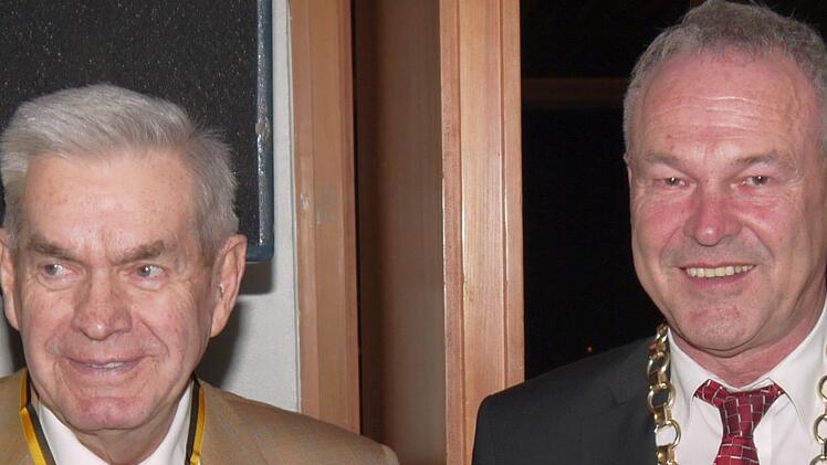 Oberbürgermeister Frank Rebhan und Johannes Seifert (links).