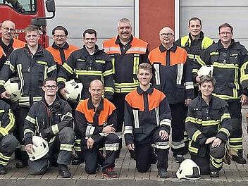 L&auml;nder&uuml;bergreifend: 21 Kameraden und Kameradinnen der Feuerwehren aus Zeitlofs und Wolfhagen-Br&uuml;ndersen absolvierten das Leistungsabzeichen &bdquo;die Gruppe im L&ouml;scheinsatz&ldquo;.