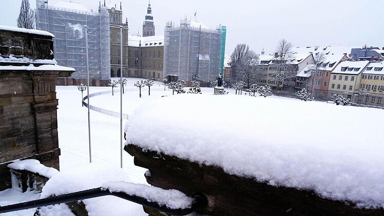 Winterimpressionen aus Coburg: Blick von den Arkaden auf die EhrenburgFoto: Jochen Berger