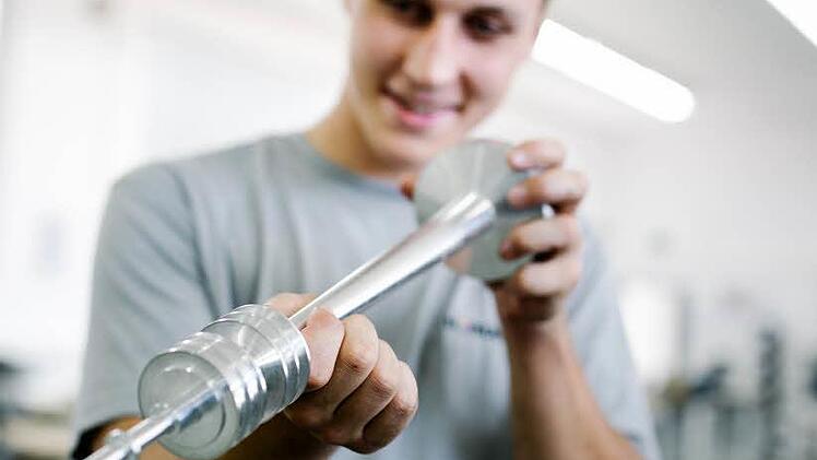 Der Ausbildungsberuf des Feinwerkmechanikers ist im Landkreis Lichtenfels am beliebtesten. Foto: Hendrik Steffens/Archiv