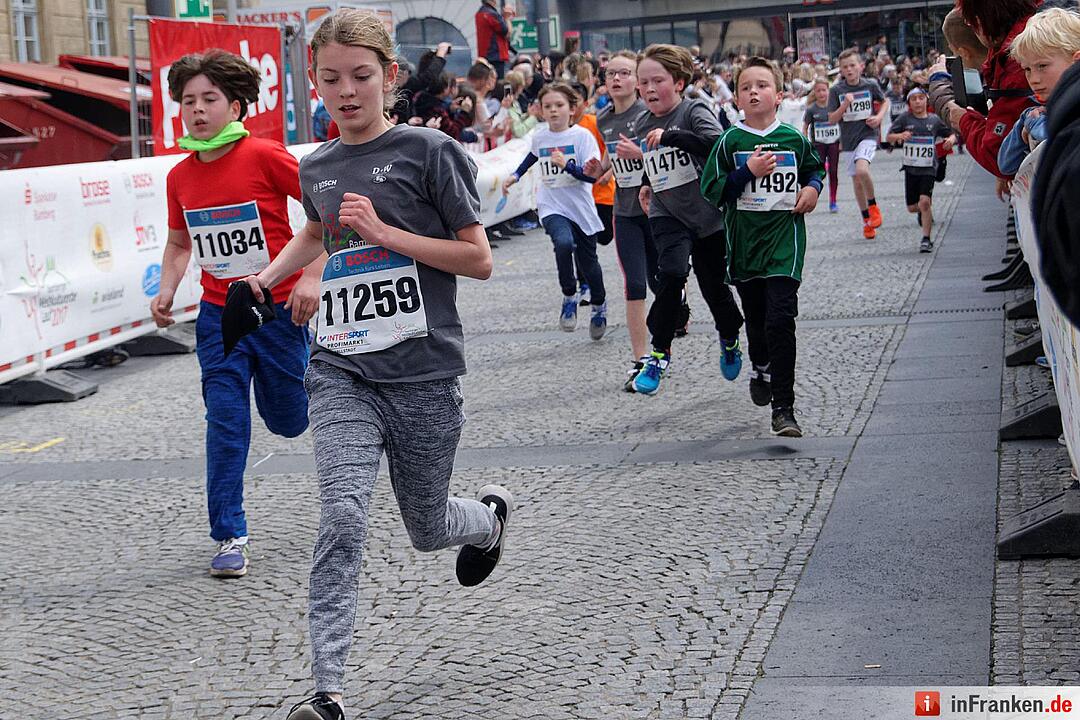 Weltkulturerbelauf 2017 in Bamberg: Der Zieleinlauf am Maxplatz