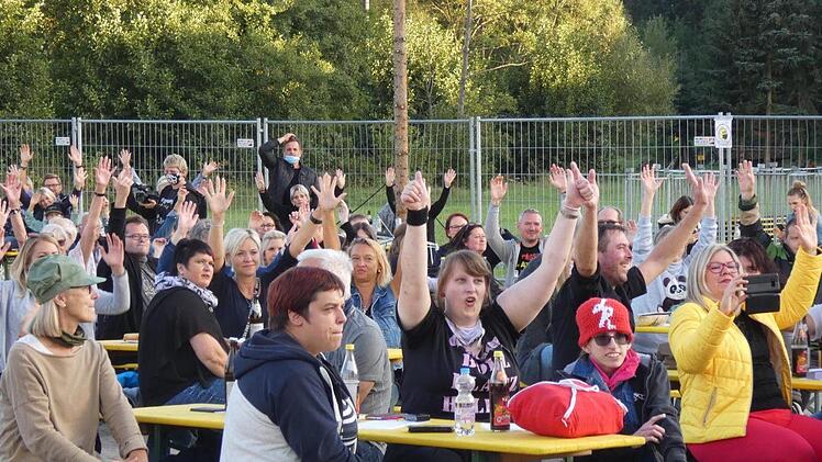 Die Stimmung war grandios! Trotz Corona-Auflagen wurde fröhlich gefeiert.