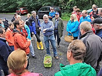 Groß war das Interesse an der Pilz-Exkursion im Bürgerwald.Foto: Helmut Will