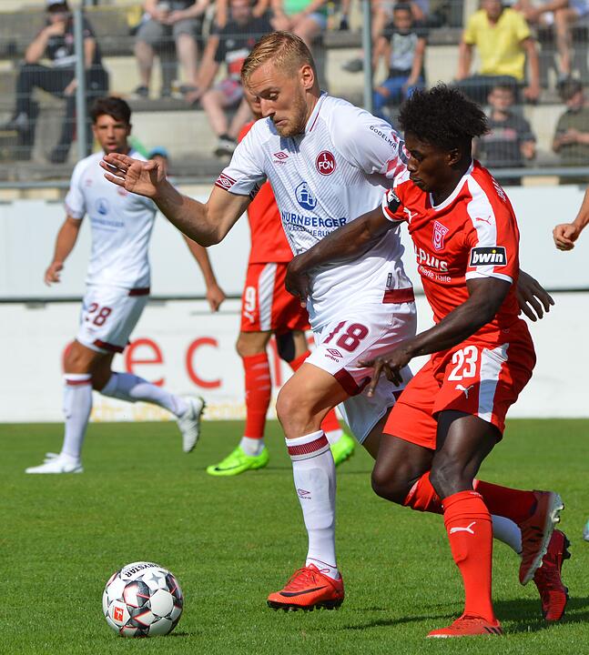 1. FC Nürnberg unterliegt dem Halleschen FC in Weismain