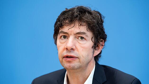 Virologe Christian Drosten sieht Maskenpflicht noch lange Zeit.