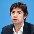 Virologe Christian Drosten sieht Maskenpflicht noch lange Zeit.