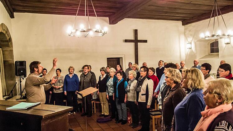 Impressionen von der Probenarbeit an Helmut Mitzenheims "Weihnachtsoratorium".Foto: Jochen Berger