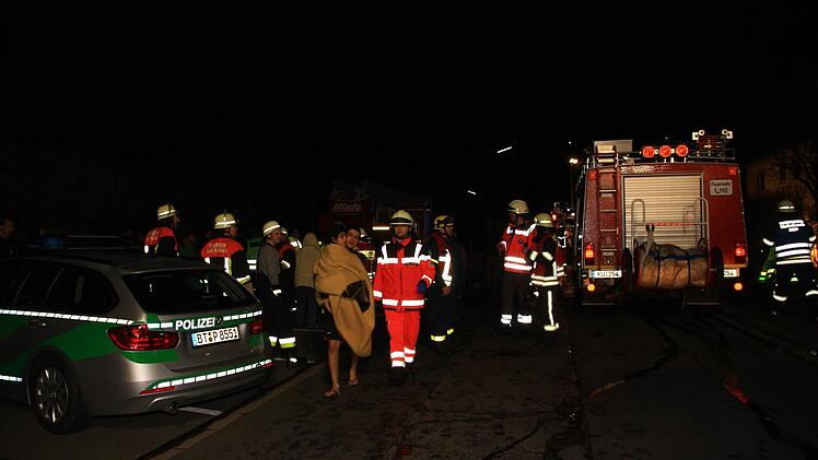 Einsatz bei der Flüchtlingsunterkunft am Hundsanger.  Foto: Katrin Geyer