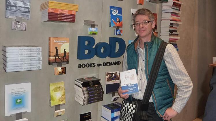 Ottmar Kögel aus Dormitz hat ein Buch über Physik geschrieben.  Foto: privat