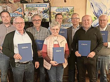 Bei der CSU Kirchehrenbach standen auch Ehrungen an (vorne v. l.): Hans Singer, Rosa Singer, Werner Löblein; (hinten v. l.): Andreas Pleichinger, Johannes Pieger, Sven Schachtner, Ortsvorsitzender Michael Knörlein und Ulrich Vasold.