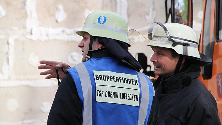Die Feuerwehren aus Oberwildflecken, Wildflecken, Bischofsheim, Bad Brückenau und der Bundeswehr waren vor Ort. Fotos: Ulrike Müller